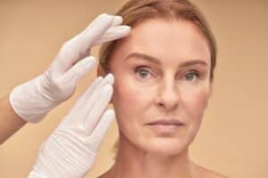 Facelift vs. Neck Lift: Which is Right for You? 2 senior woman visiting facelift doctor