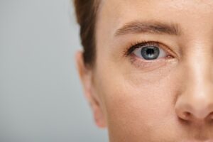 What Is the Difference Between Upper and Lower Blepharoplasty? 1 woman pretty eye close up